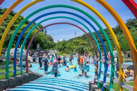 大象噴水|基隆免費玩水景點「暖暖親水公園」免費玩水：大象溜。